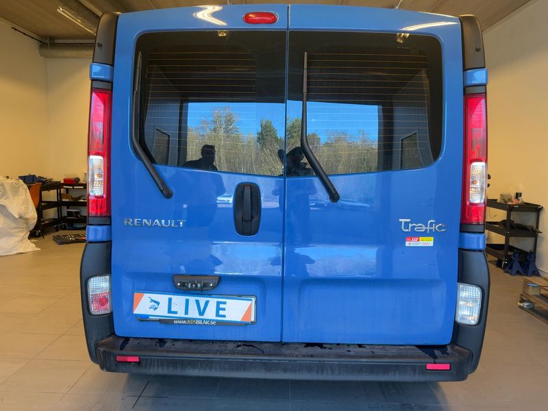Renault Trafic 2.5 dCi L2H1 2,9t verglast 2011 – снимка 7