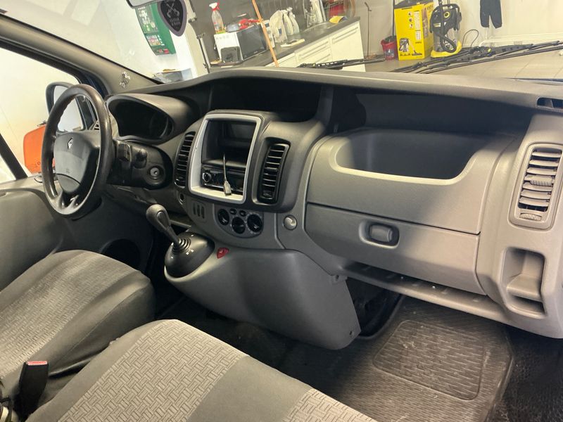 Renault Trafic 2.5 dCi L2H1 2,9t verglast 2011 – снимка 33