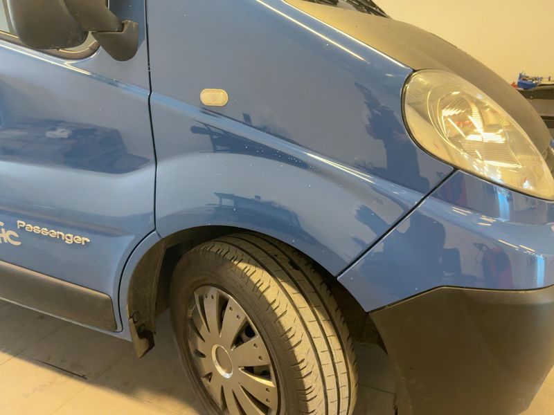 Renault Trafic 2.5 dCi L2H1 2,9t verglast 2011 – снимка 12