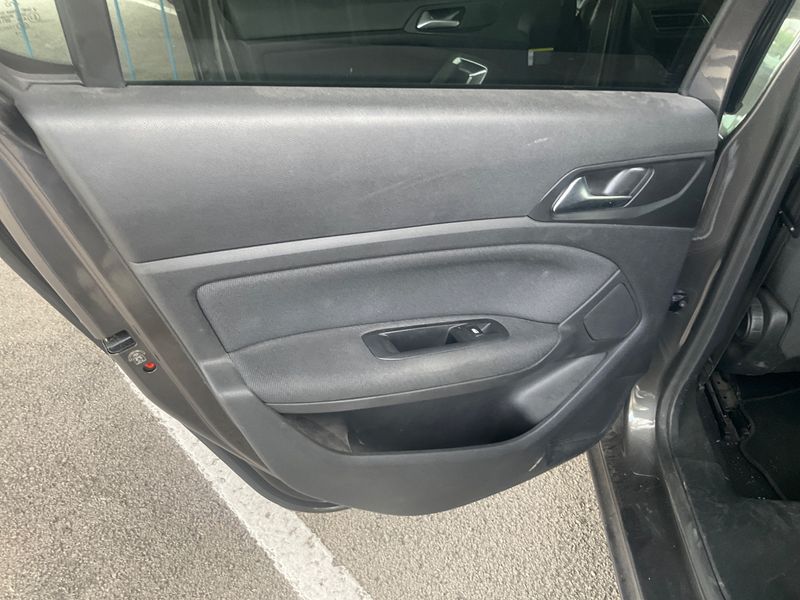 Peugeot 308 1.2 e-THP Allure 2018 – снимка 35