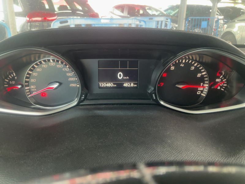 Peugeot 308 1.2 e-THP Allure 2018 – снимка 18
