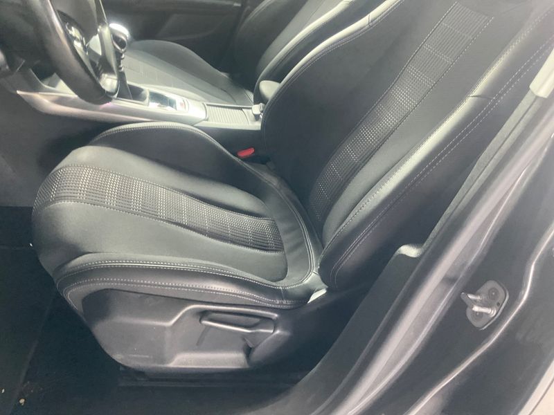 Peugeot 308 1.2 e-THP Allure 2018 – снимка 32
