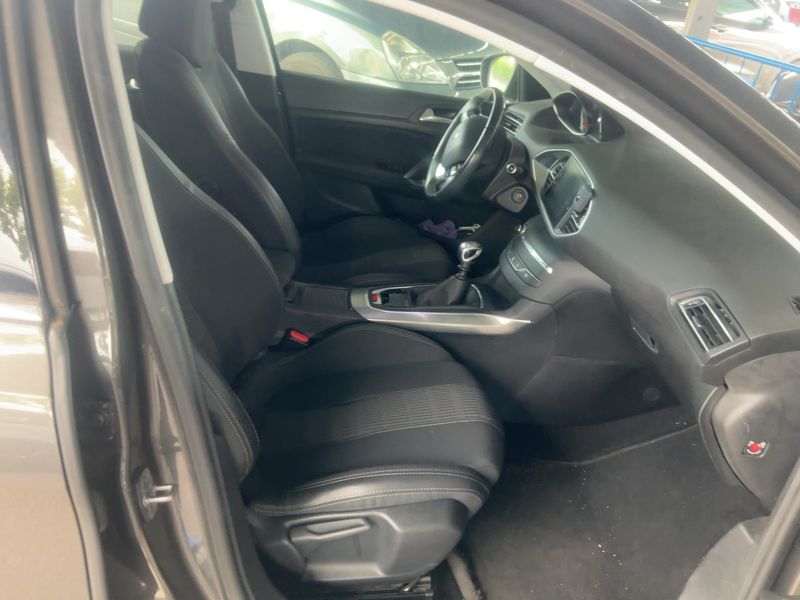 Peugeot 308 1.2 e-THP Allure 2018 – снимка 16