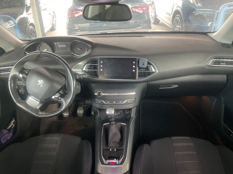 Peugeot 308 1.2 e-THP Allure 2018 – снимка 17