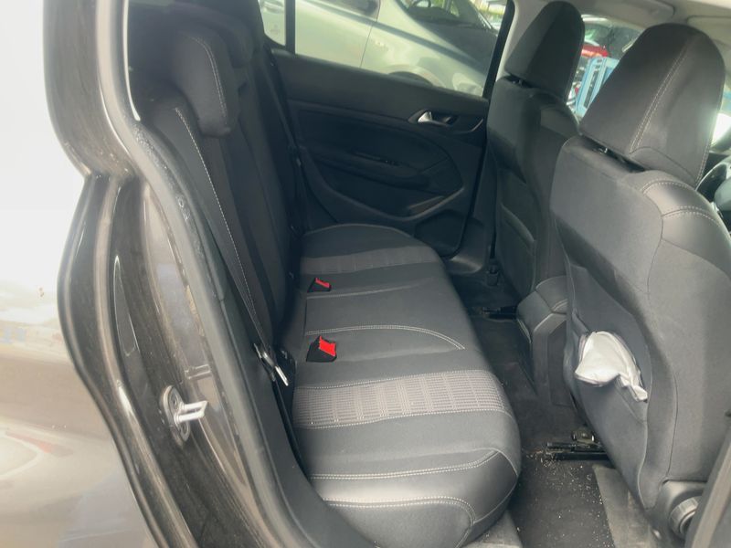 Peugeot 308 1.2 e-THP Allure 2018 – снимка 19