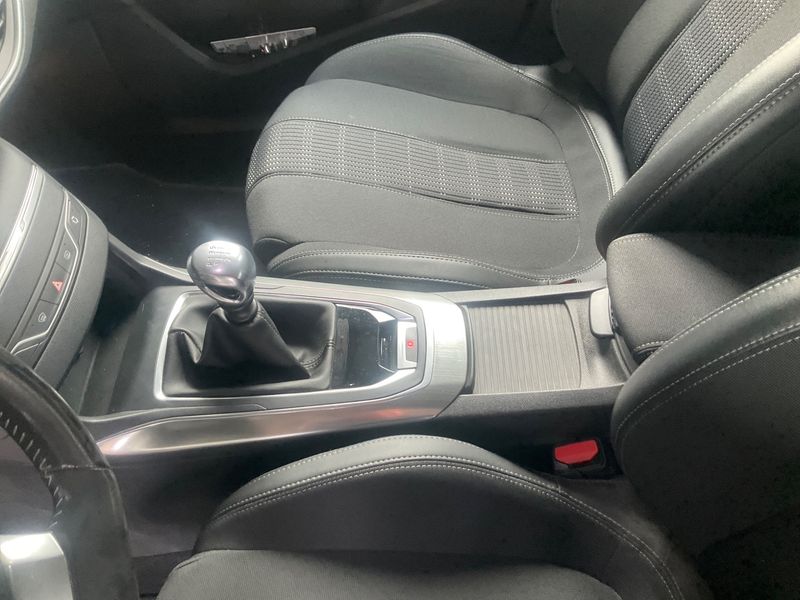 Peugeot 308 1.2 e-THP Allure 2018 – снимка 33