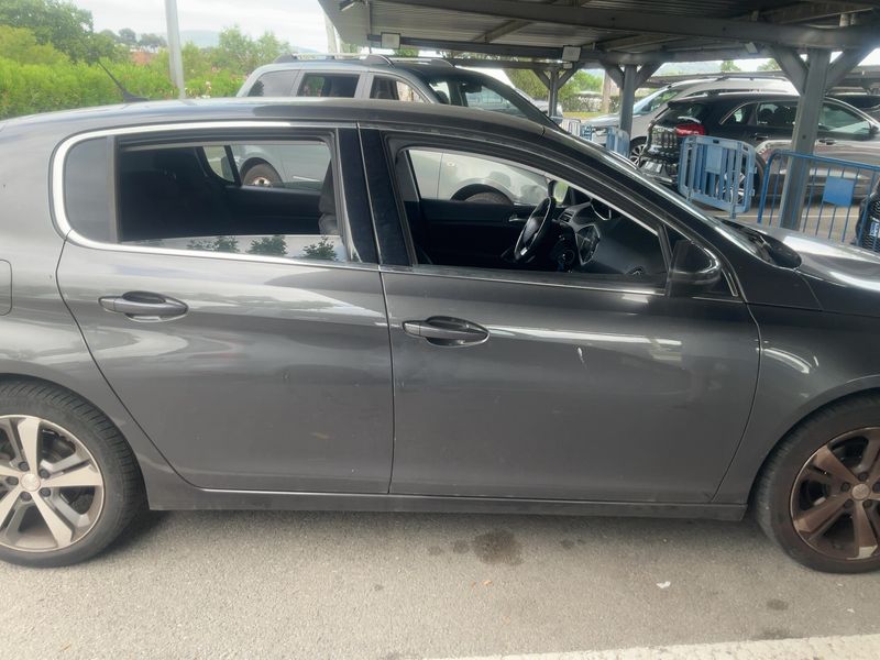 Peugeot 308 1.2 e-THP Allure 2018 – снимка 10