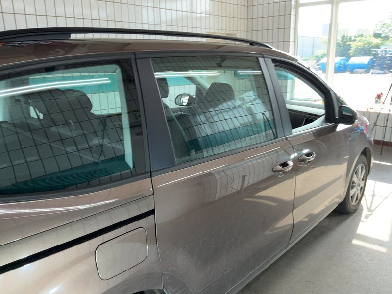 Volkswagen Sharan 1.4 TSI Trendline BlueMotion Tech 2011 – снимка 10
