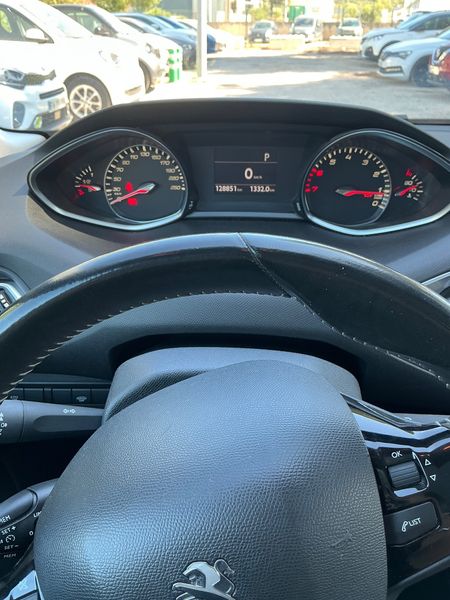 Peugeot 308 1.2 e-THP Feline 2014 – снимка 18