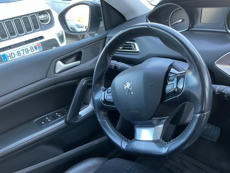 Peugeot 308 1.2 e-THP Feline 2014 – снимка 23