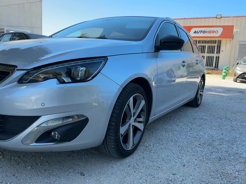 Peugeot 308 1.2 e-THP Feline 2014 – снимка 2