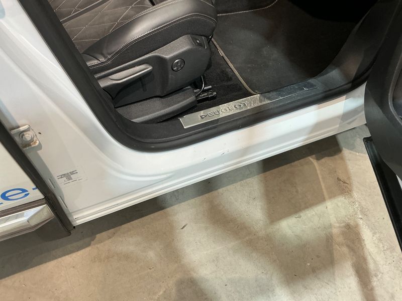 Peugeot 5008 2.0 Blue-HDi GT 2018 – снимка 23