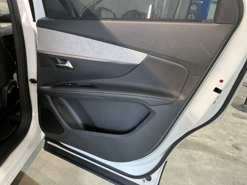 Peugeot 5008 2.0 Blue-HDi GT 2018 – снимка 28