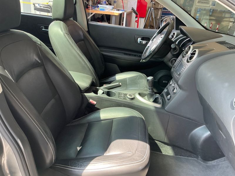 Nissan Qashqai 1.6 dCi Tekna 4x4 2012 – снимка 16
