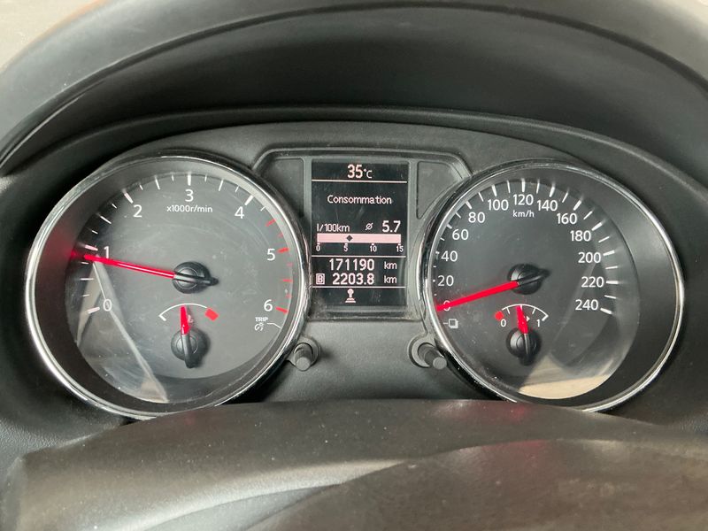 Nissan Qashqai 1.6 dCi Tekna 4x4 2012 – снимка 18