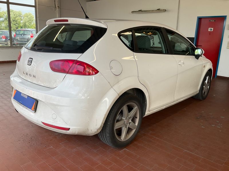 Seat Leon 1.6 TDI Reference 2010 – снимка 2