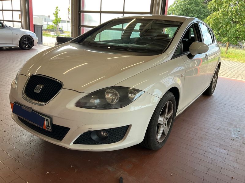 Seat Leon 1.6 TDI Reference 2010 – снимка 1