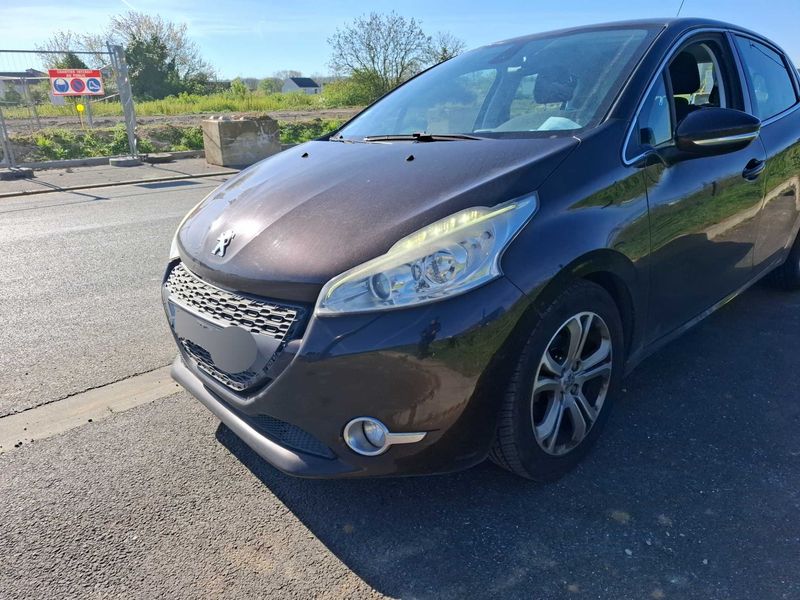 Peugeot 208 1.6 Allure 2013 – снимка 2