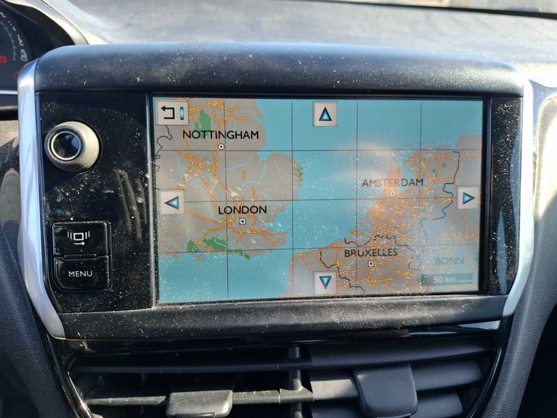Peugeot 208 1.6 Allure 2013 – снимка 13
