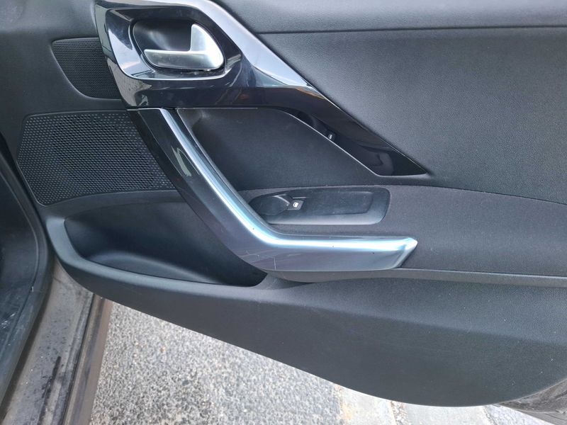 Peugeot 208 1.6 Allure 2013 – снимка 47
