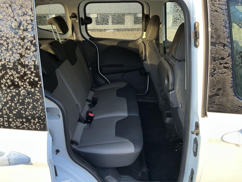 Ford Tourneo 1.0 EcoBoost Trend 2019 – снимка 19