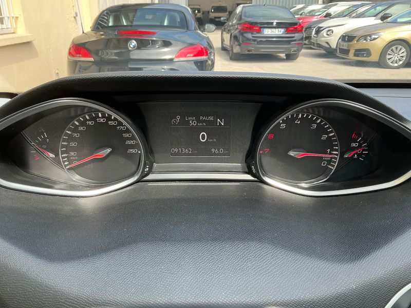 Peugeot 308 1.2 e-THP Feline 2015 – снимка 18