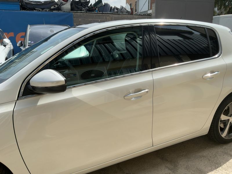 Peugeot 308 1.2 e-THP Feline 2015 – снимка 4
