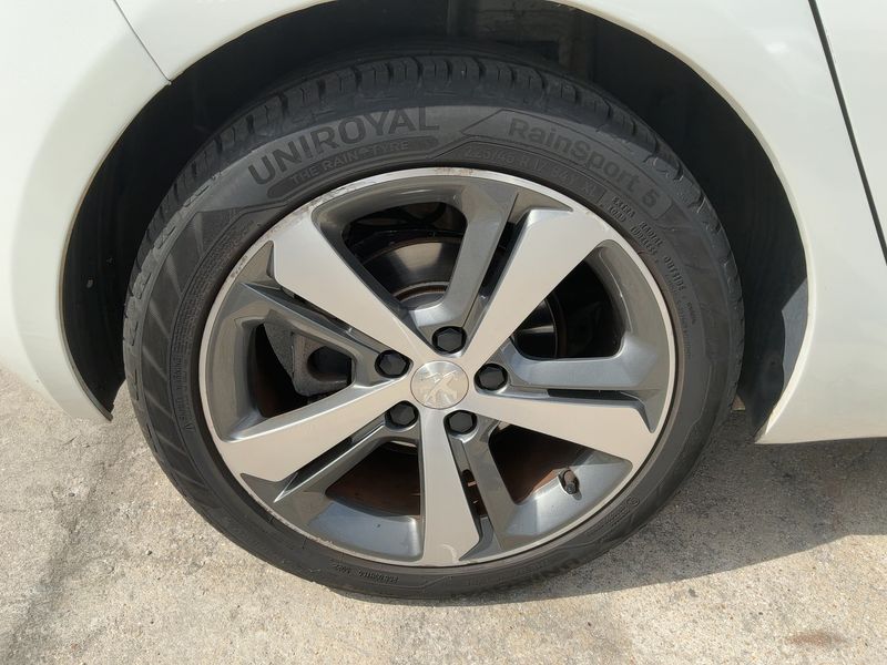 Peugeot 308 1.2 e-THP Feline 2015 – снимка 9