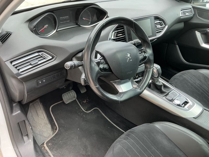 Peugeot 308 1.2 e-THP Feline 2015 – снимка 22