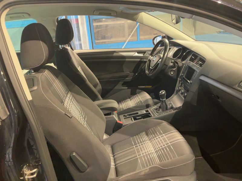 Volkswagen Golf VII 1.6 TDI Lounge BlueMotion Tech 2015 – снимка 17