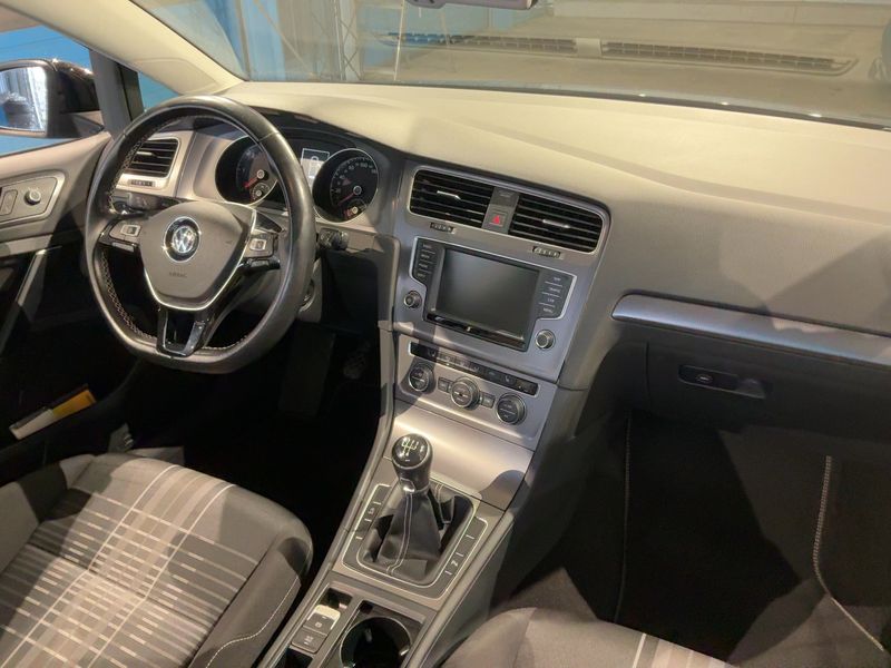 Volkswagen Golf VII 1.6 TDI Lounge BlueMotion Tech 2015 – снимка 18