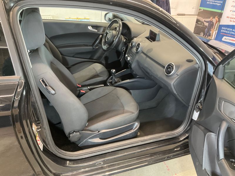 Audi A1 1.6 TDI Attraction 2011 – снимка 3