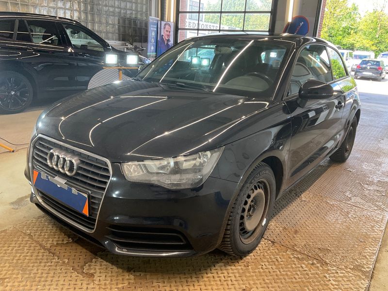 Audi A1 1.6 TDI Attraction 2011 – снимка 1