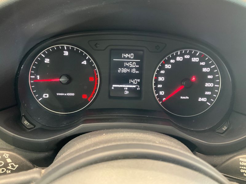 Audi A1 1.6 TDI Attraction 2011 – снимка 4