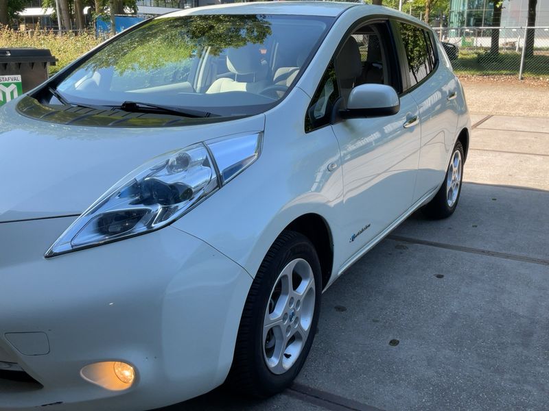 Nissan Leaf electric drive 80 kW Basis 2013 – снимка 2