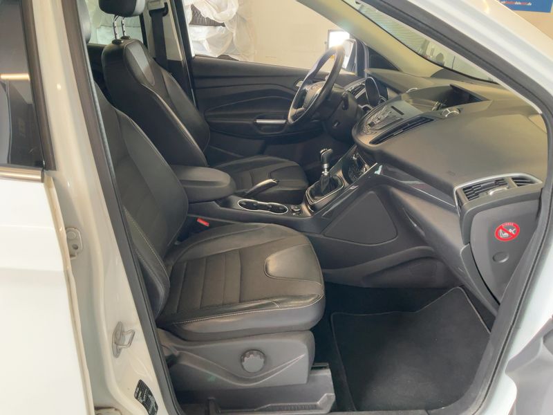 Ford Kuga 1.5 EcoBoost Titanium 2015 – снимка 16