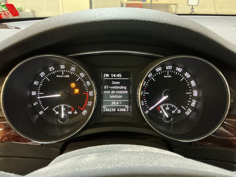 Skoda Superb 1.6 TDI Ambition 2011 – снимка 19