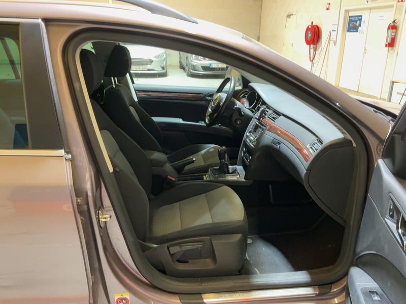 Skoda Superb 1.6 TDI Ambition 2011 – снимка 17