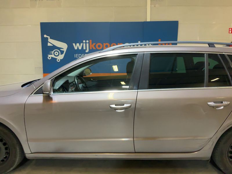 Skoda Superb 1.6 TDI Ambition 2011 – снимка 4