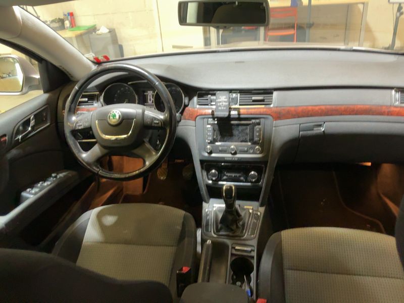Skoda Superb 1.6 TDI Ambition 2011 – снимка 18
