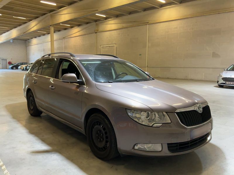 Skoda Superb 1.6 TDI Ambition 2011 – снимка 12