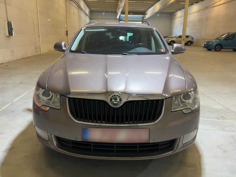 Skoda Superb 1.6 TDI Ambition 2011 – снимка 14