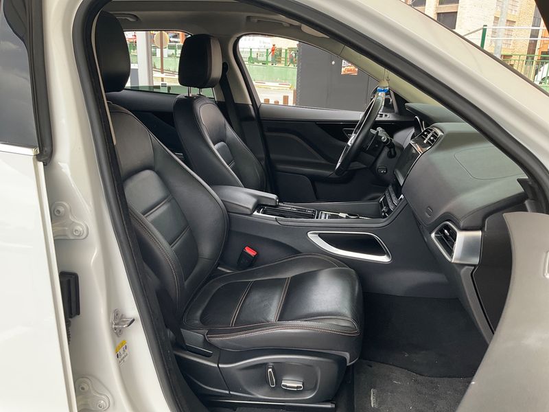 Jaguar F-Pace 20d Prestige AWD 2019 – снимка 16