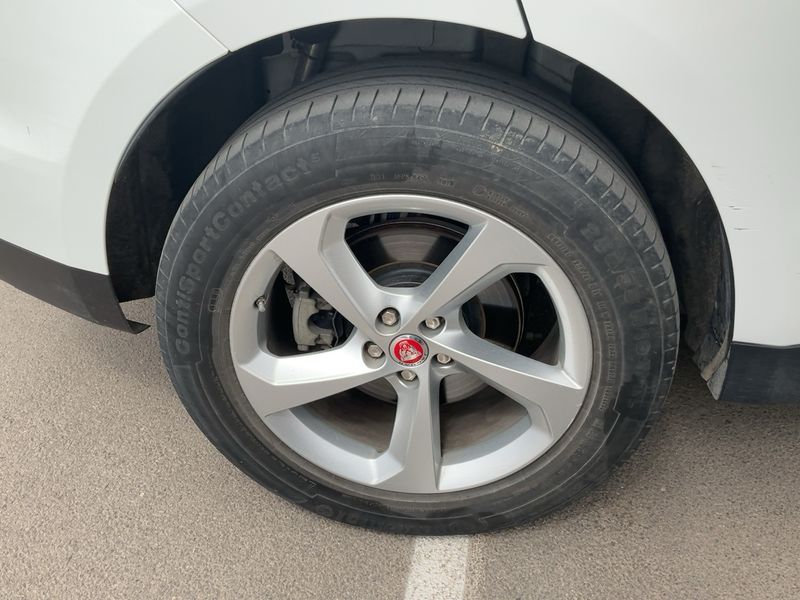 Jaguar F-Pace 20d Prestige AWD 2019 – снимка 9