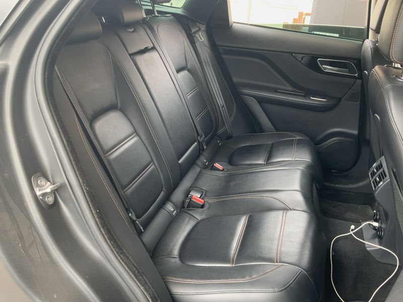 Jaguar F-Pace 20d Prestige AWD 2019 – снимка 19