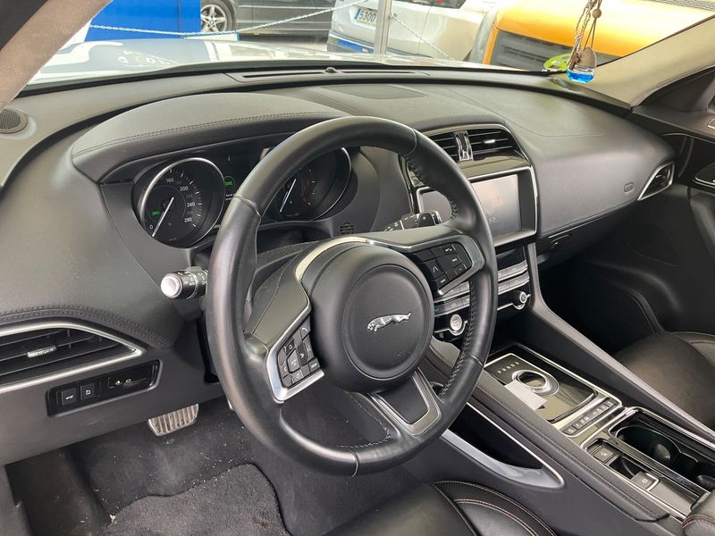 Jaguar F-Pace 20d Prestige AWD 2019 – снимка 23