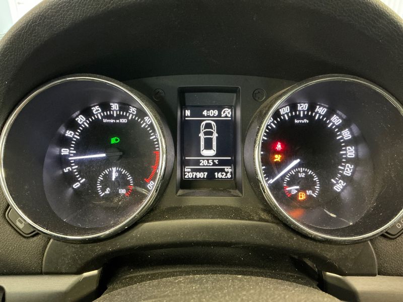 Skoda Yeti 1.6 TDI Elegance GreenLine 2012 – снимка 4