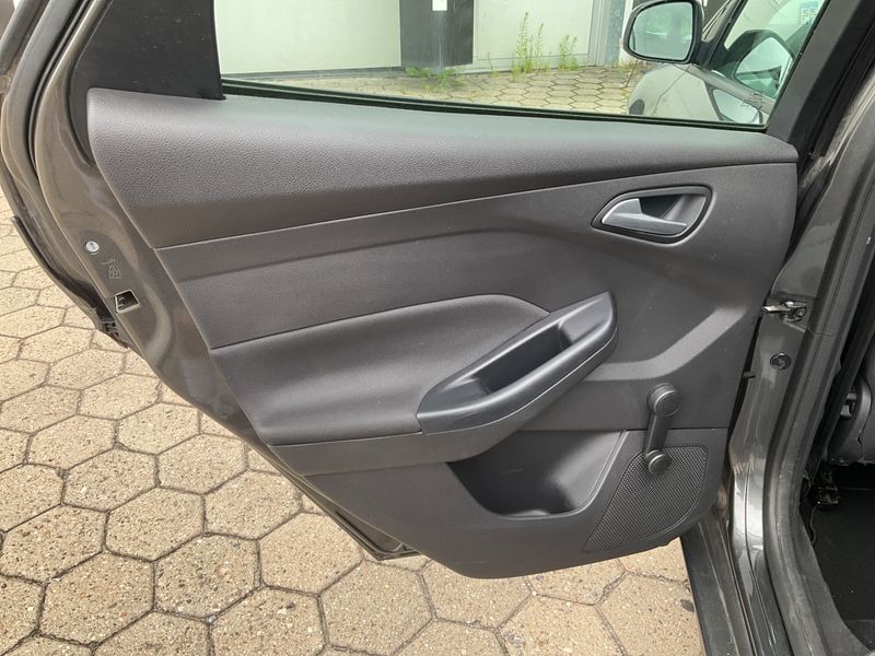 Ford Focus 1.0 EcoBoost Trend 2016 – снимка 34