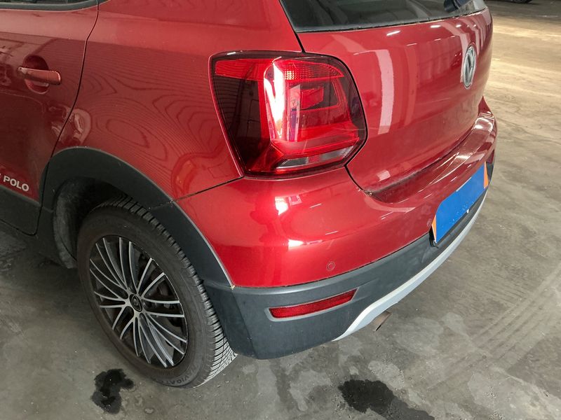 Volkswagen Polo 1.2 TSI CrossPolo BlueMotion Tech 2015 – снимка 40