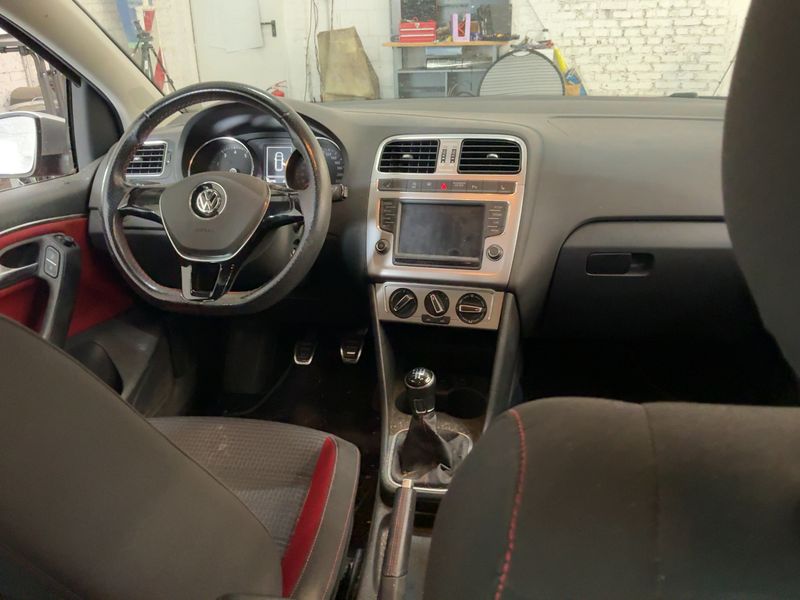 Volkswagen Polo 1.2 TSI CrossPolo BlueMotion Tech 2015 – снимка 17